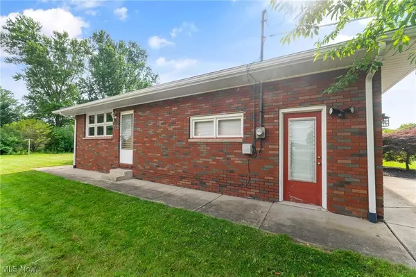 Campbell, OH 44405,853 Almasy DR