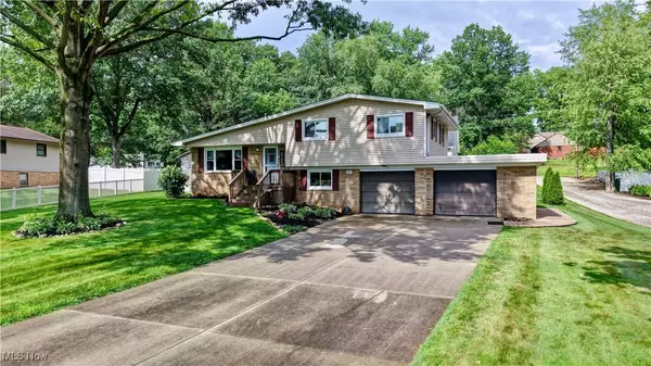 2463 NW Renner DR NW, Dover, OH 44622