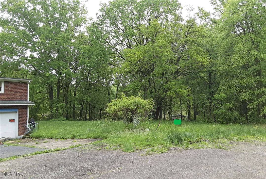 105 Lakeview ST, Lake Milton, OH 44429