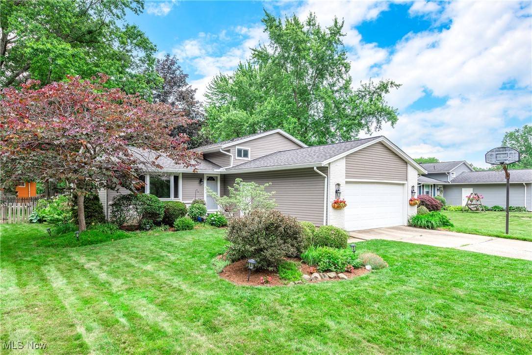 6415 Ridge Plaza DR, North Ridgeville, OH 44039