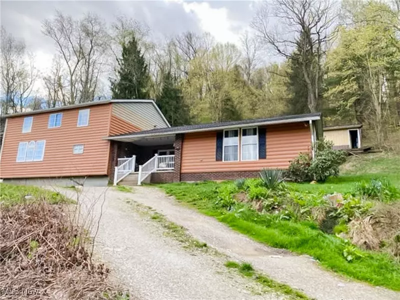 56612 Mcgee RD, Shadyside, OH 43947