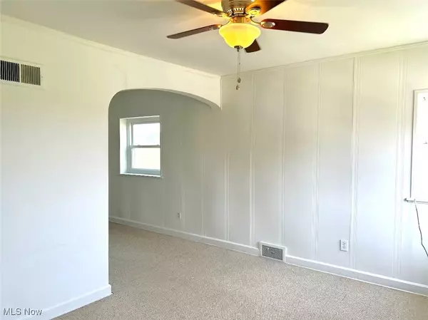 Steubenville, OH 43952,1912 Oregon AVE #2W