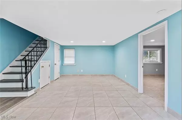 Euclid, OH 44117,1552 E 254th ST