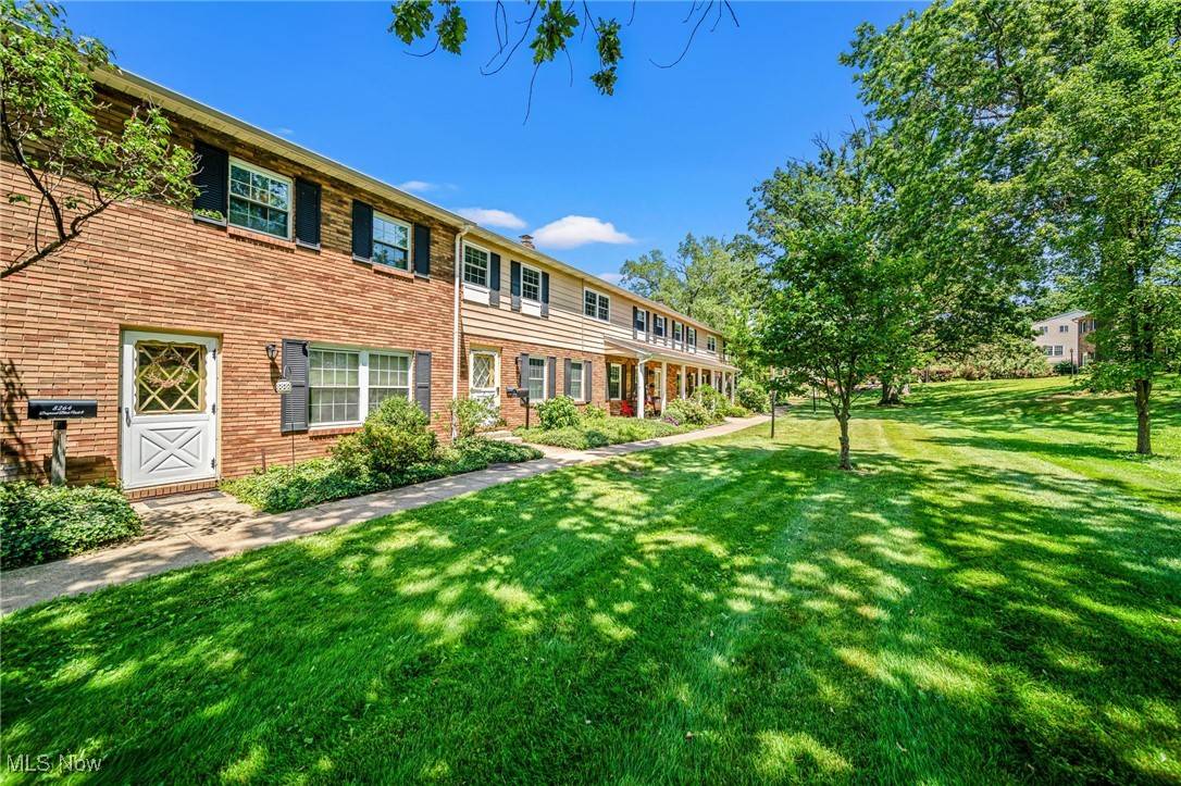 8264 Deepwood BLVD #8, Mentor, OH 44060