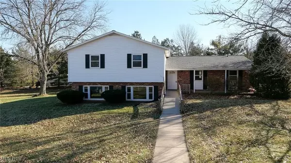 2749 Norton RD, Stow, OH 44224