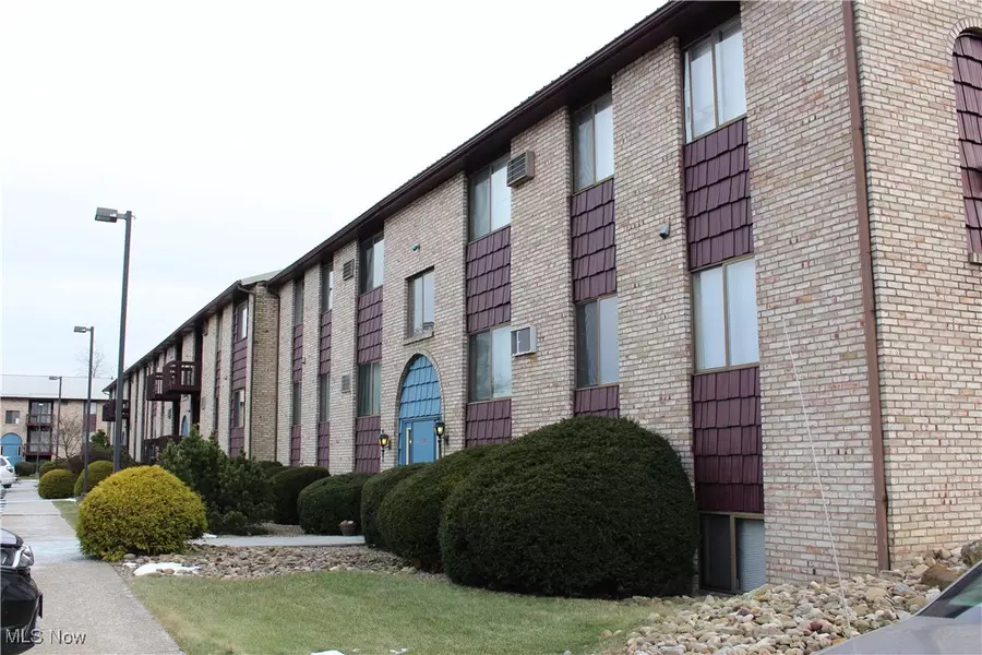 200 Fernwood RD, Wintersville, OH 43953