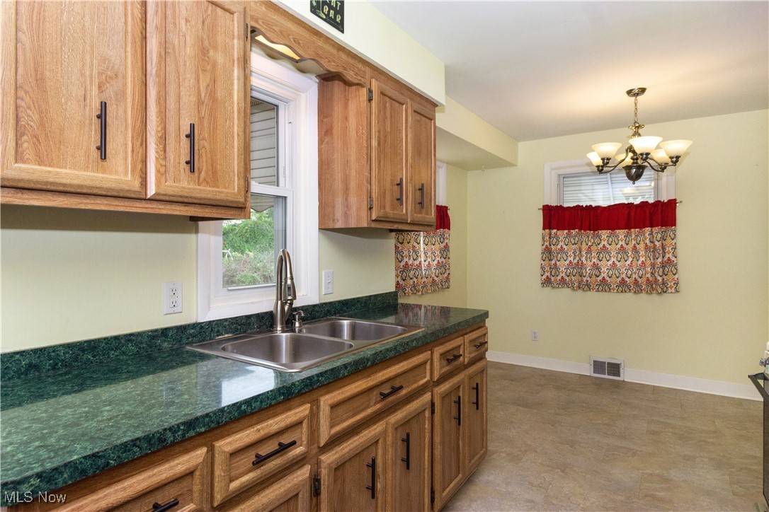Parma, OH 44134,3307 Dellwood