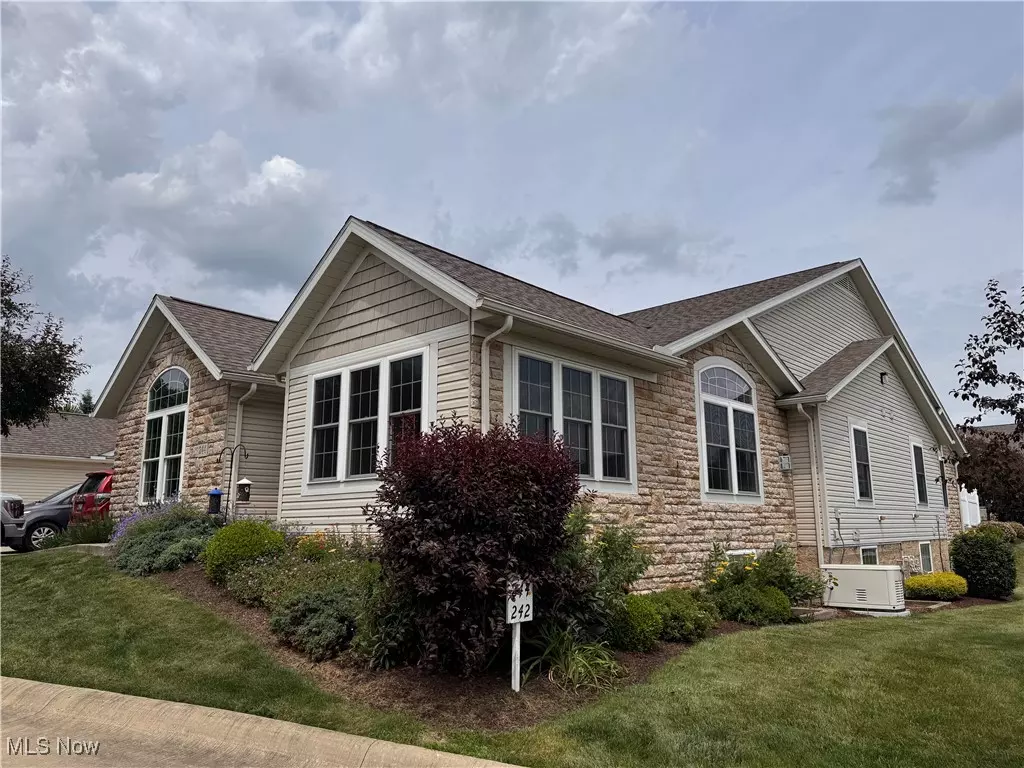 Dalton, OH 44618,244 Woodbury CIR