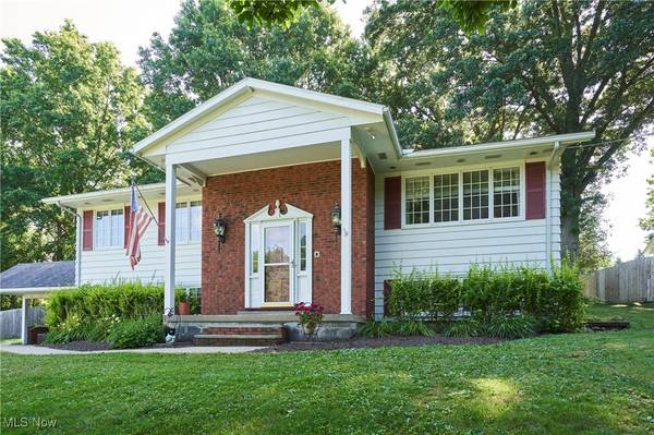 2948 Robin Hill LN, Mogadore, OH 44260