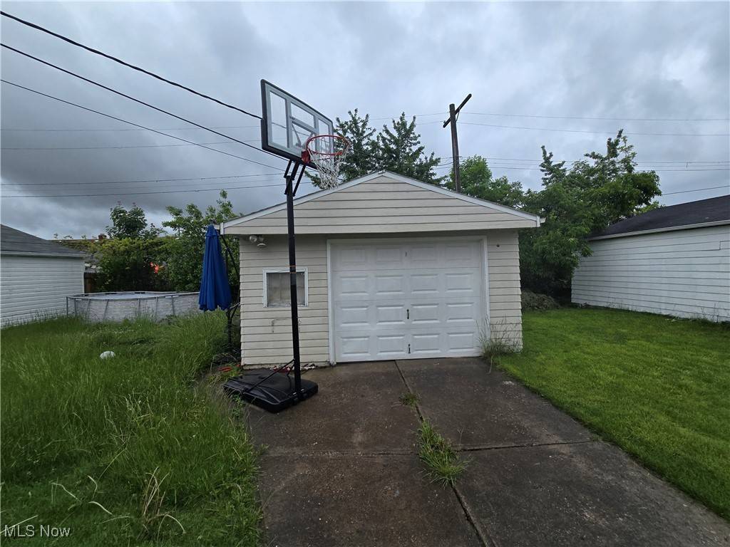 Cleveland, OH 44128,4096 E 151st ST