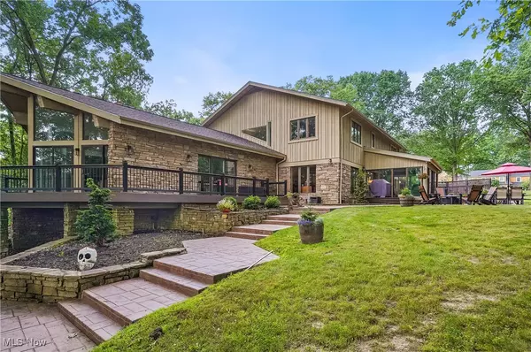 Akron, OH 44303,889 Eaton AVE