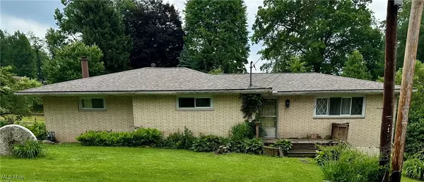 7 TEABERRY LN, Chester, WV 26034