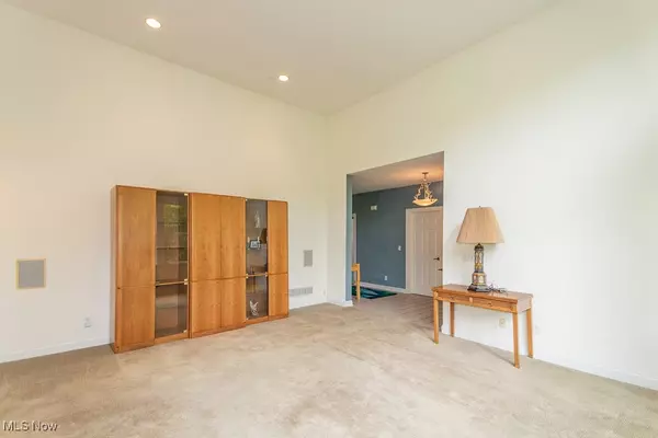 Bratenahl, OH 44108,83 Haskell DR
