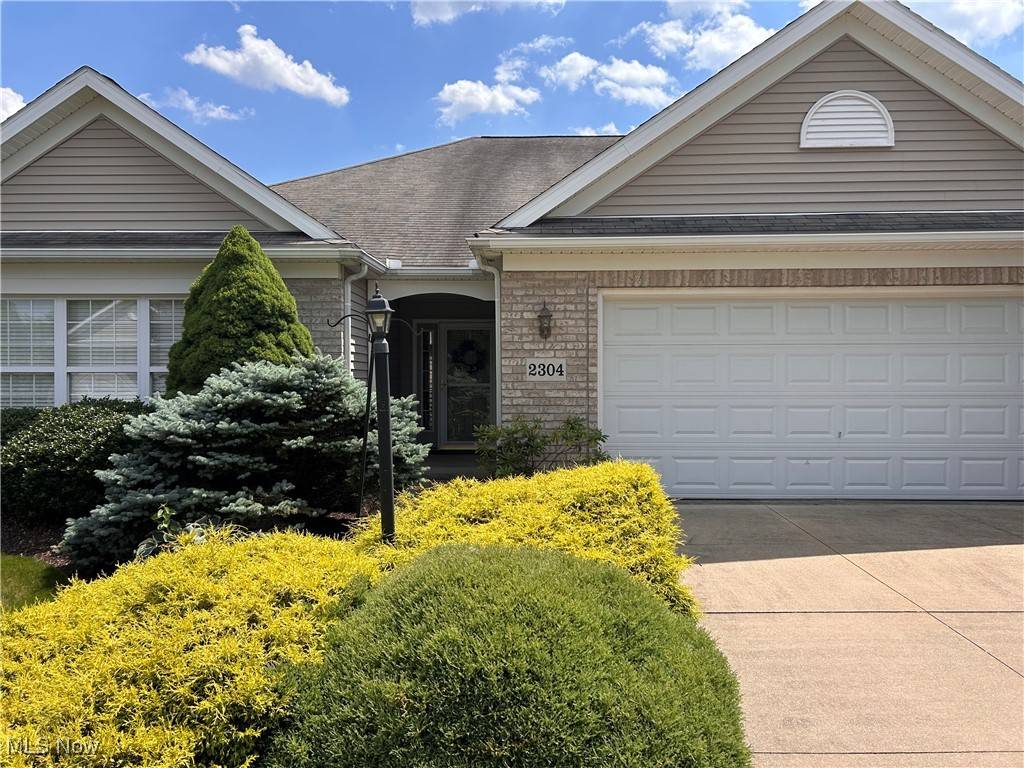 2304 Glenross DR, Uniontown, OH 44685