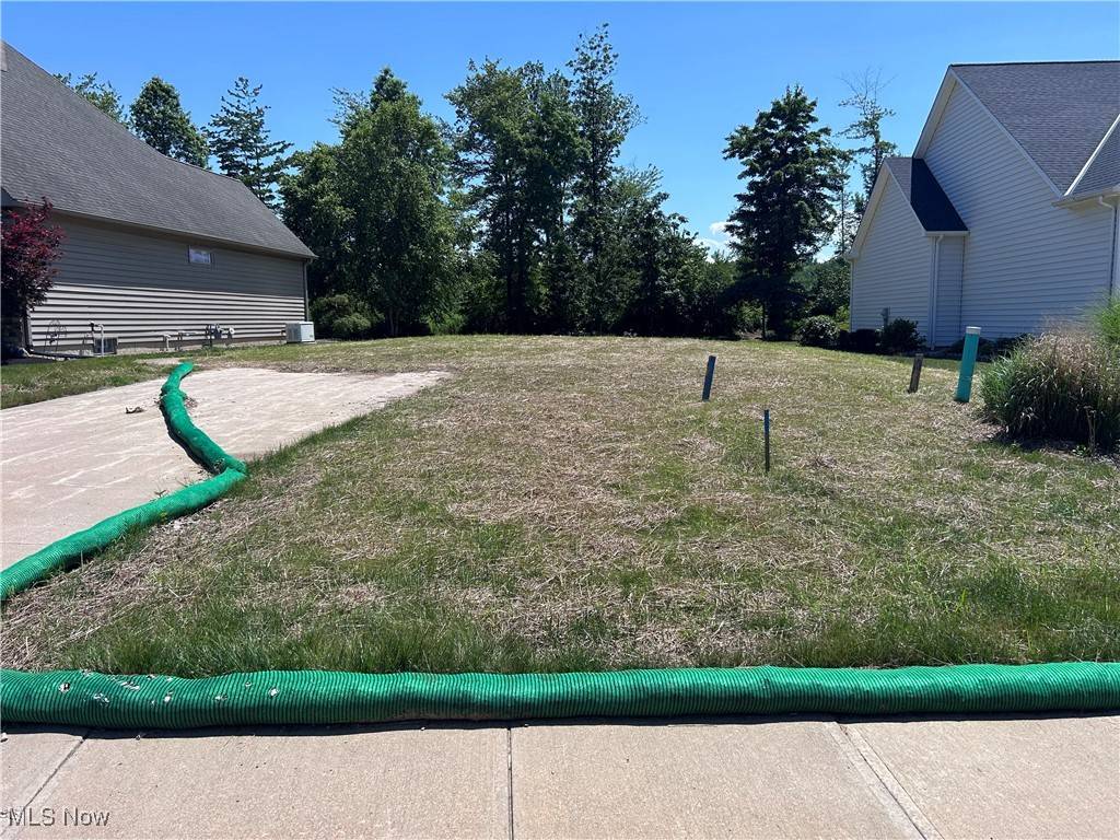335 Copper CRK, Amherst, OH 44001