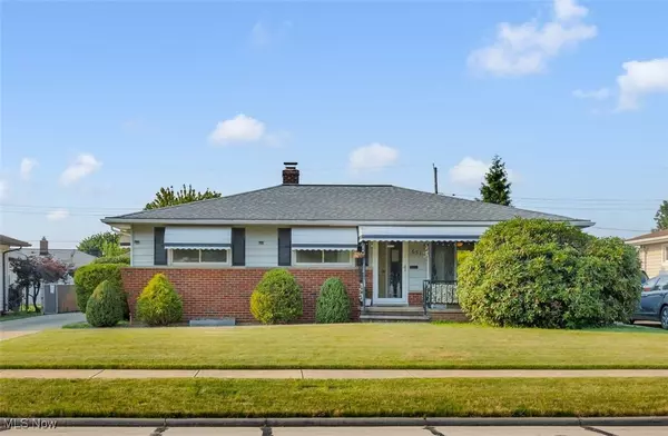 651 E Meadowlawn BLVD, Seven Hills, OH 44131