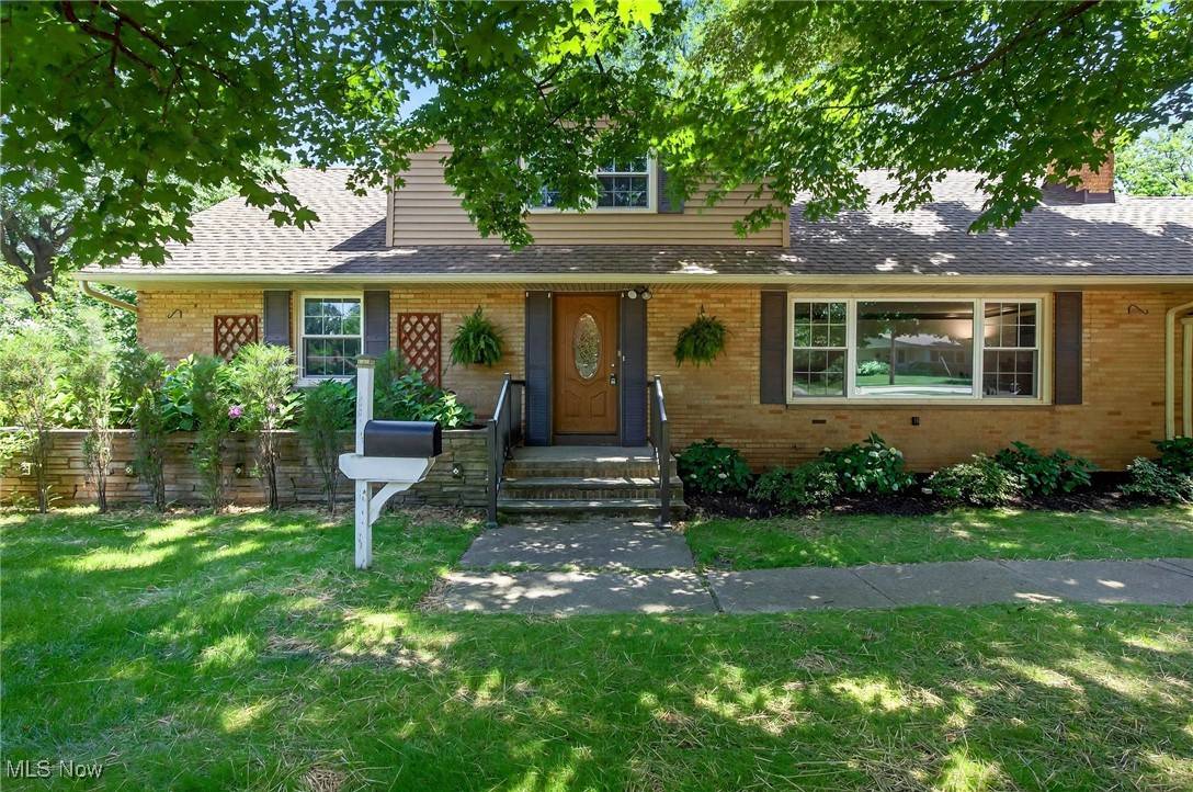 1839 Caronia DR, Lyndhurst, OH 44124