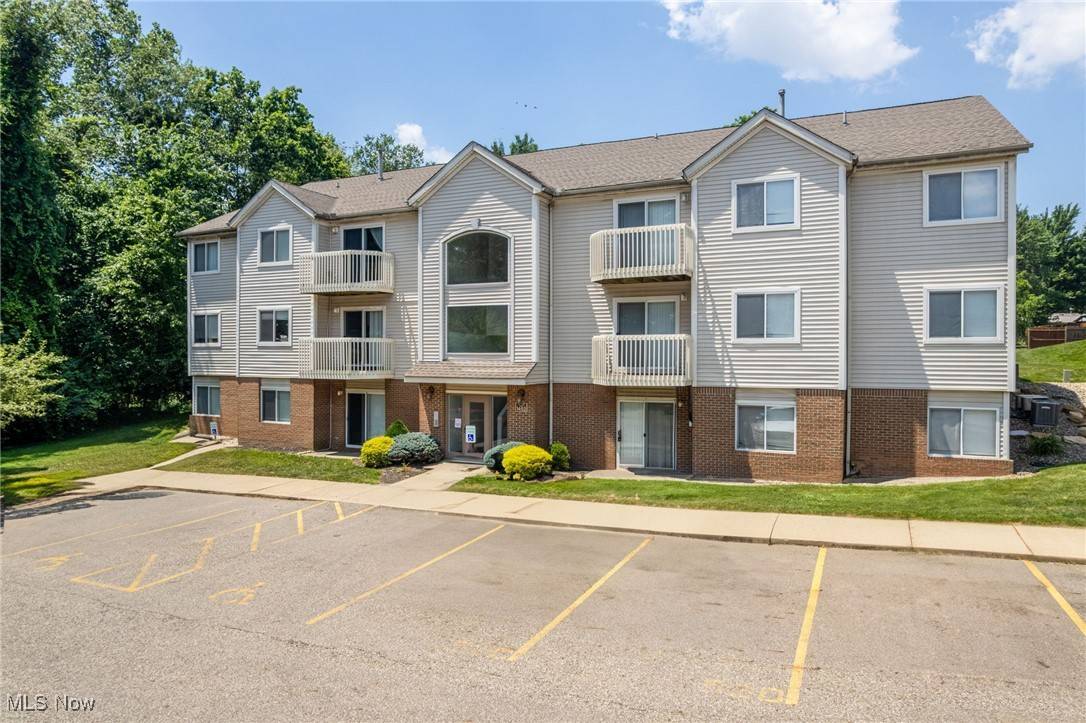 1452 Buckingham Gate BLVD, Cuyahoga Falls, OH 44221