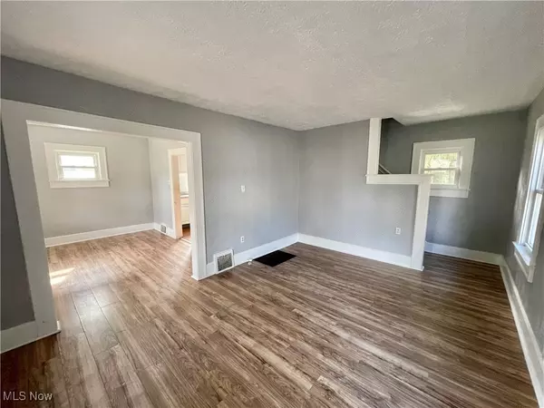 Akron, OH 44310,1072 Pitkin AVE