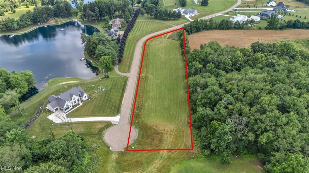 White Pine AVE NE, Hartville, OH 44632