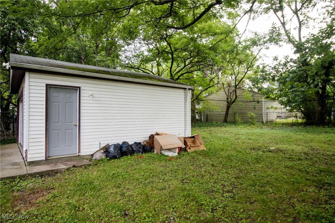 Cleveland Heights, OH 44121,915 Clarence RD