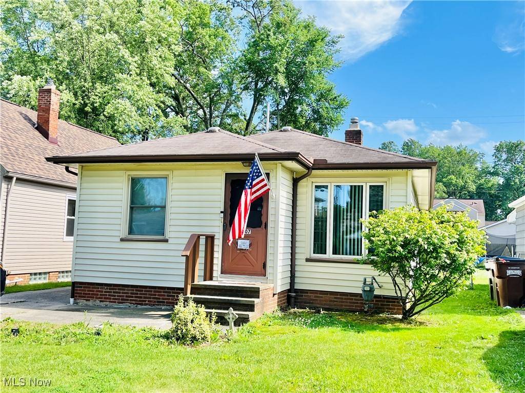 4907 Kenmore AVE, Parma, OH 44134