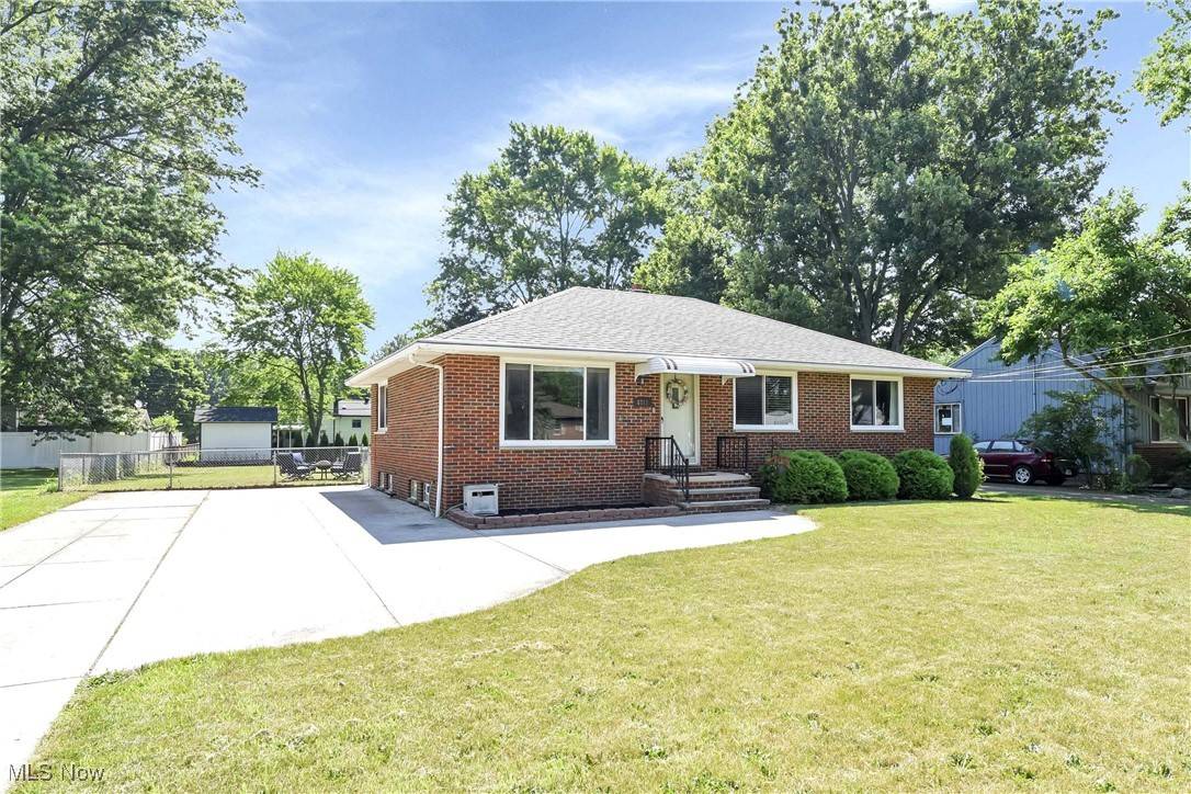 6713 Mackenzie RD, North Olmsted, OH 44070