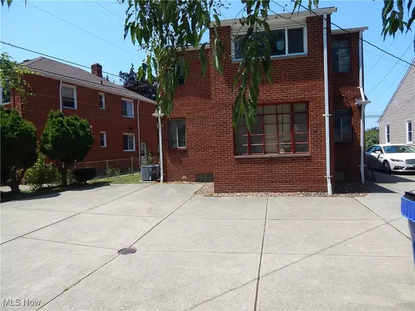 Cleveland, OH 44111,3211 Warren RD