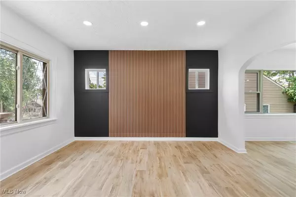 Akron, OH 44314,929 Iona AVE