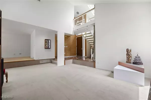 Brecksville, OH 44141,9193 Meadow LN