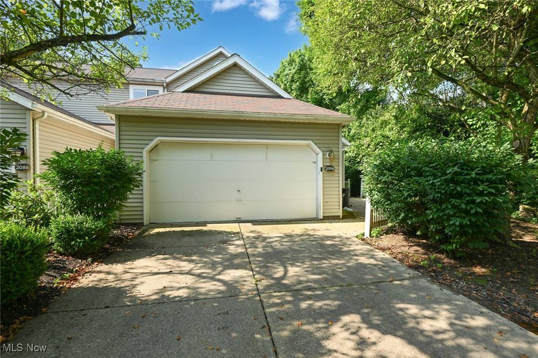 2096 Hidden Hollow LN, Akron, OH 44313