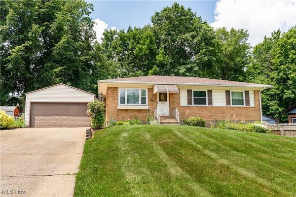 3851 Regentview ST NE, Canton, OH 44705