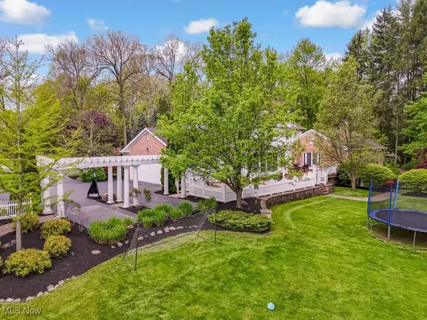 Bath, OH 44333,967 Robinwood Hills DR