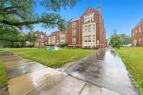 Shaker Heights, OH 44120,15610 Van Aken BLVD #5