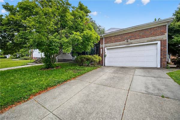 4390 Groveland RD, University Heights, OH 44118