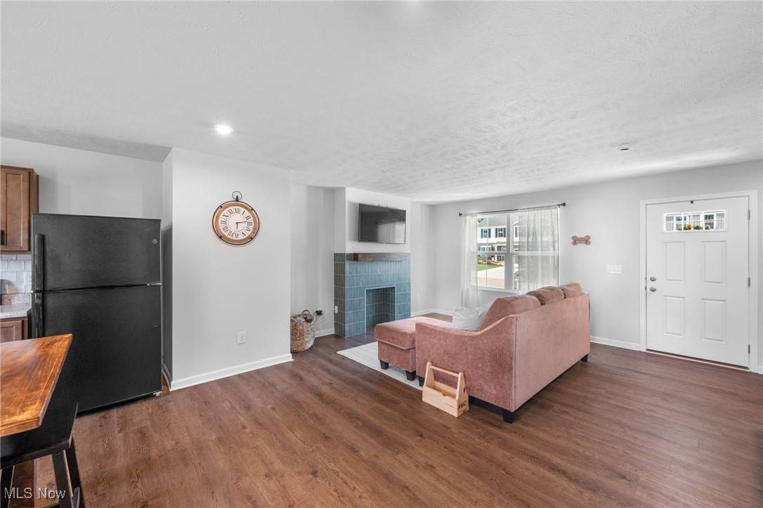 Elyria, OH 44035,238 Leather Leaf DR