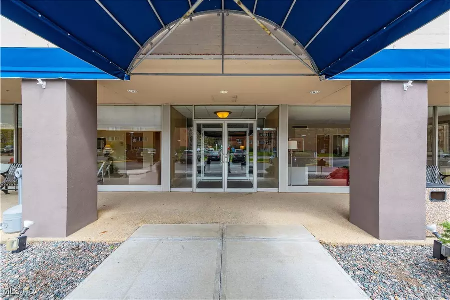 12520 Edgewater DR #1506, Lakewood, OH 44107