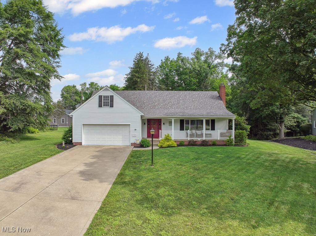 1527 Glenking LN, Alliance, OH 44601