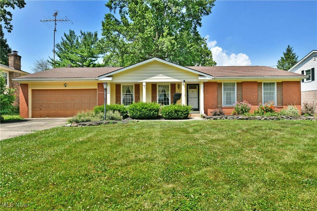 2741 Citadel DR NE, Warren, OH 44483
