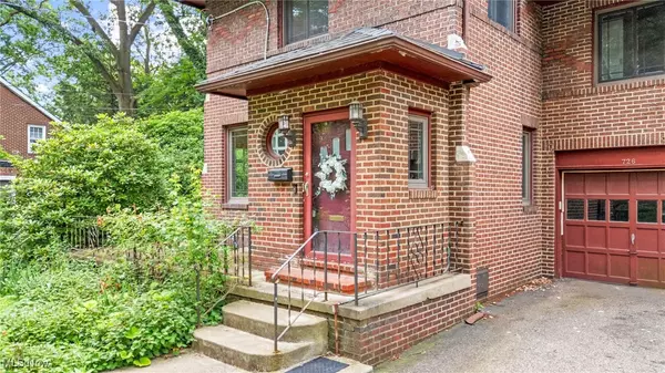 Akron, OH 44303,726 Evergreen DR