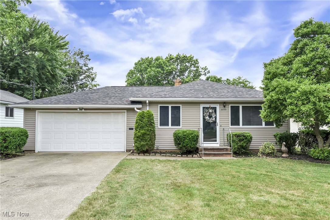 3990 River LN, Rocky River, OH 44116