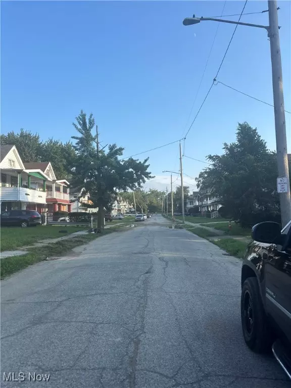 Cleveland, OH 44108,626 E 130th ST