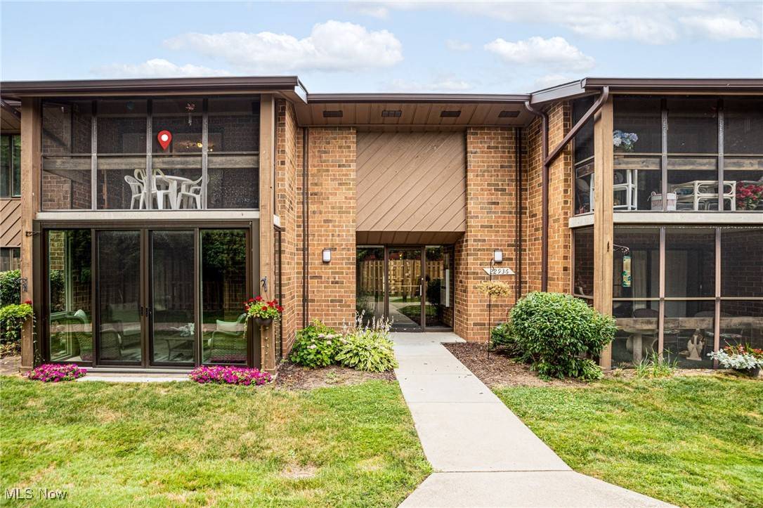 22936 Mastick RD #201, Fairview Park, OH 44126