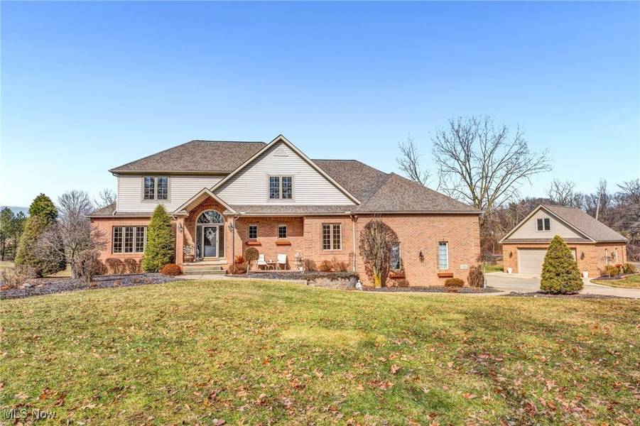 1343 Vermillion DR, New Franklin, OH 44203