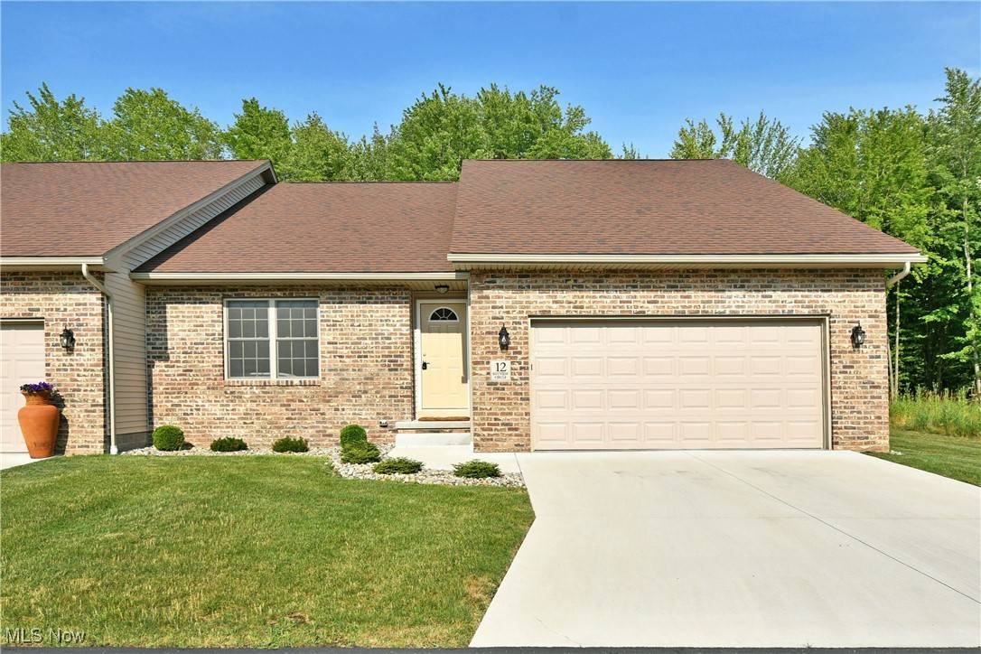 12 Bayview CIR, Cortland, OH 44410