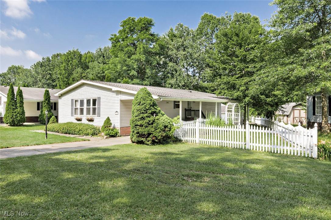 28 Cardinal DR, Hiram, OH 44234