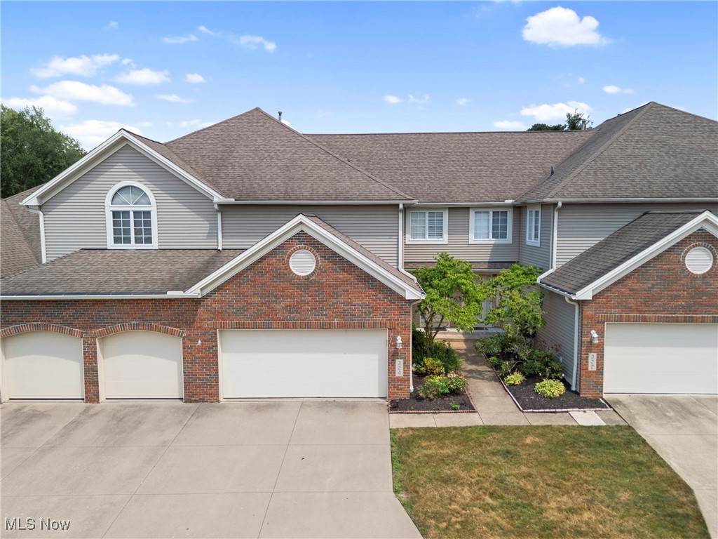 324 Buttermere LN, Amherst, OH 44001