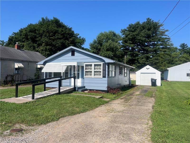 1049 Benjamin AVE, Zanesville, OH 43701