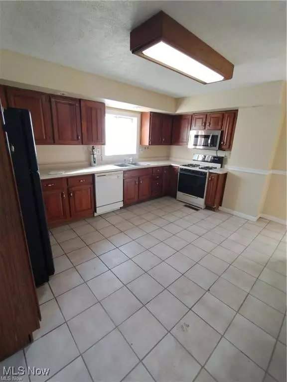 Niles, OH 44446,17 Belmont AVE