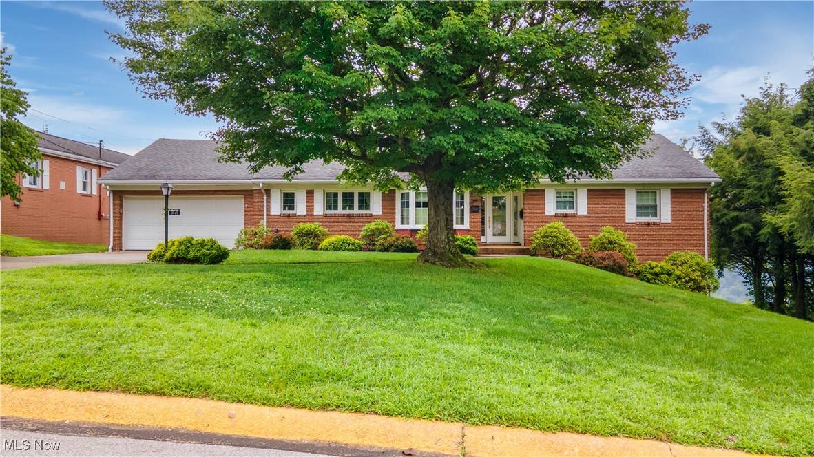 3945 Palisades DR, Weirton, WV 26062